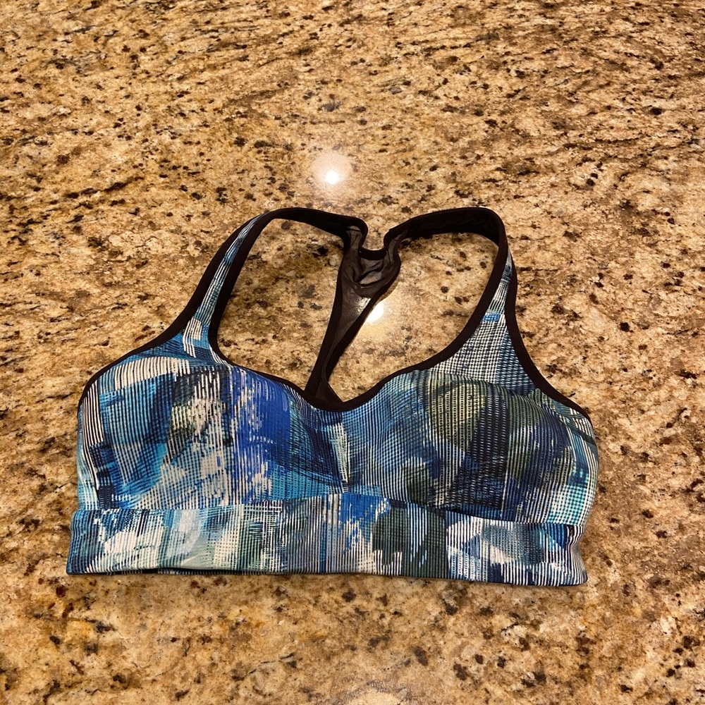Lululemon sports bra